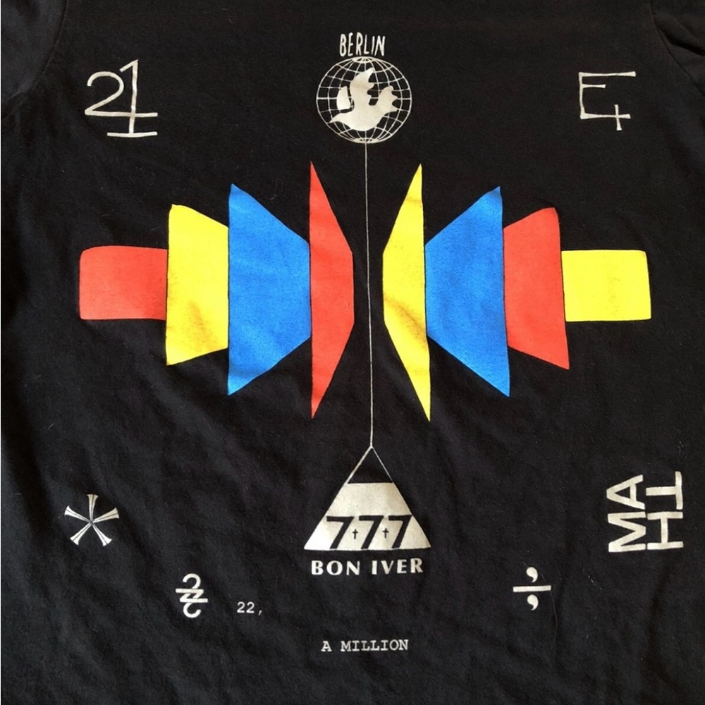 Bon Iver Band Berlin 22 A Million
RARE 21 Moon Water Lyrics Black T-Shirt Tee S - Picture 2 of 7